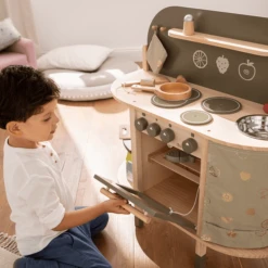 Howa Kinderkeuken " Lucky " Van Hout -Little Wonders Verkoop howa kinderkeuken lucky van hout a349761 2