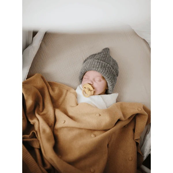 Mushie Gebreide Deken Textured Dots Mustard 80 X 100 Cm 5 Mushie Gebreide Deken Textured Dots Mustard 80 X 100 Cm - Afbeelding 3